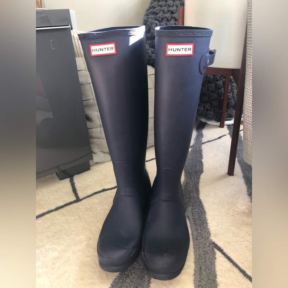 Hunter Boots, Navy with light blue strip on back. Size 8.